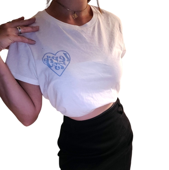 Levi's Graphic Blue Heart T-shirt, Size Medium, - Picture 4 of 6